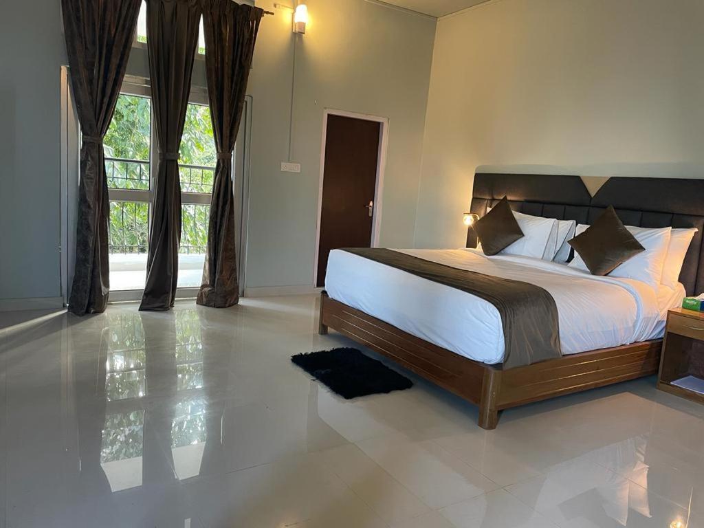 La Colline Resort Kohima Экстерьер фото
