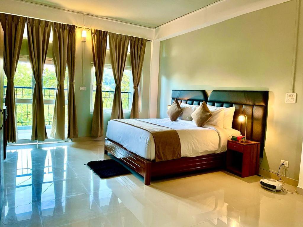 La Colline Resort Kohima Экстерьер фото